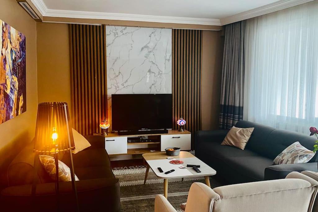 Sisli Osmanbey Taksim Large Terrace, Quietness And Space Appartamento